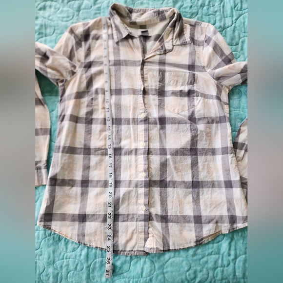 Old Navy button down plaid shirt. White, dark gray, and peach. Medium - Picture 9 of 10
